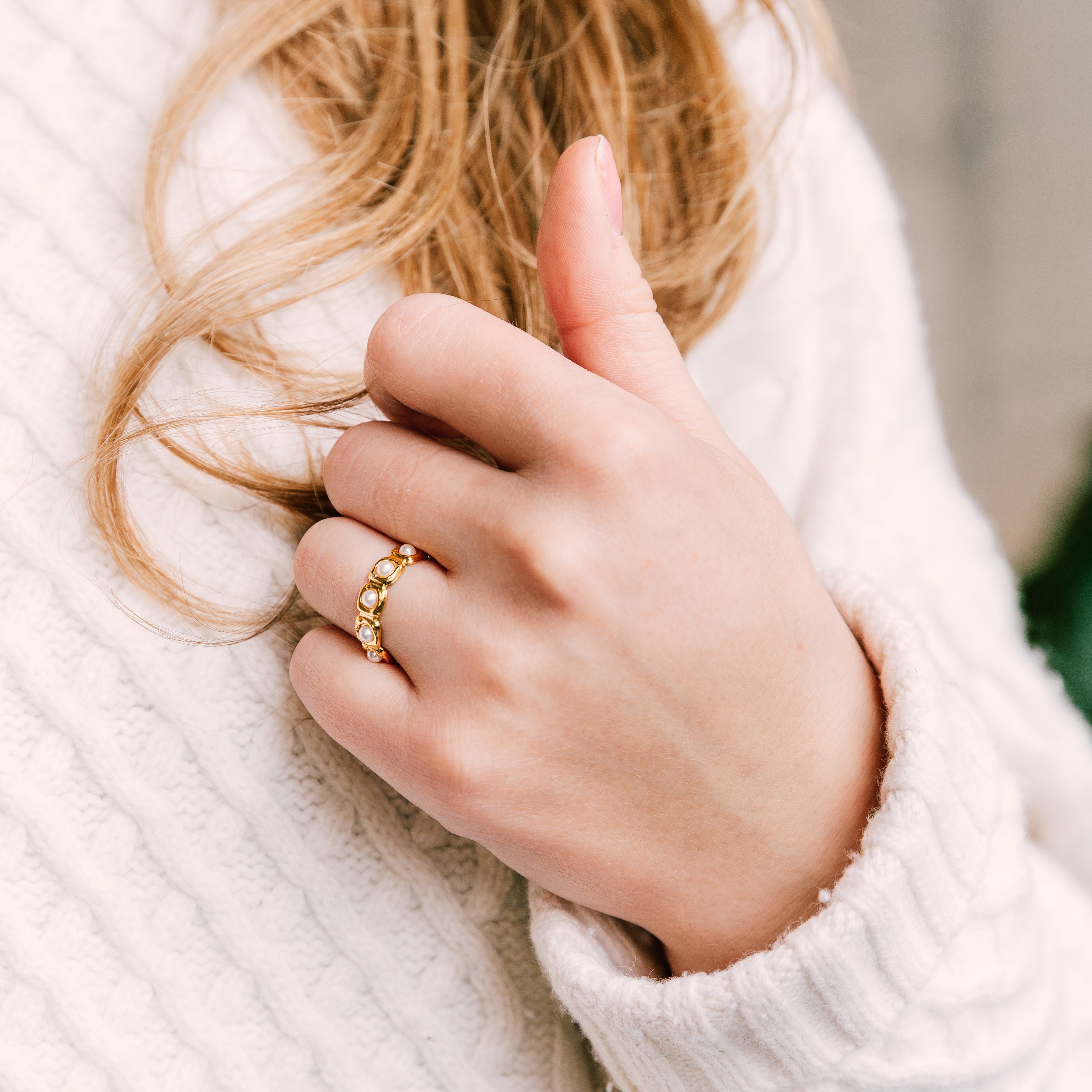 Perle Link Ring gold ring for women close-up