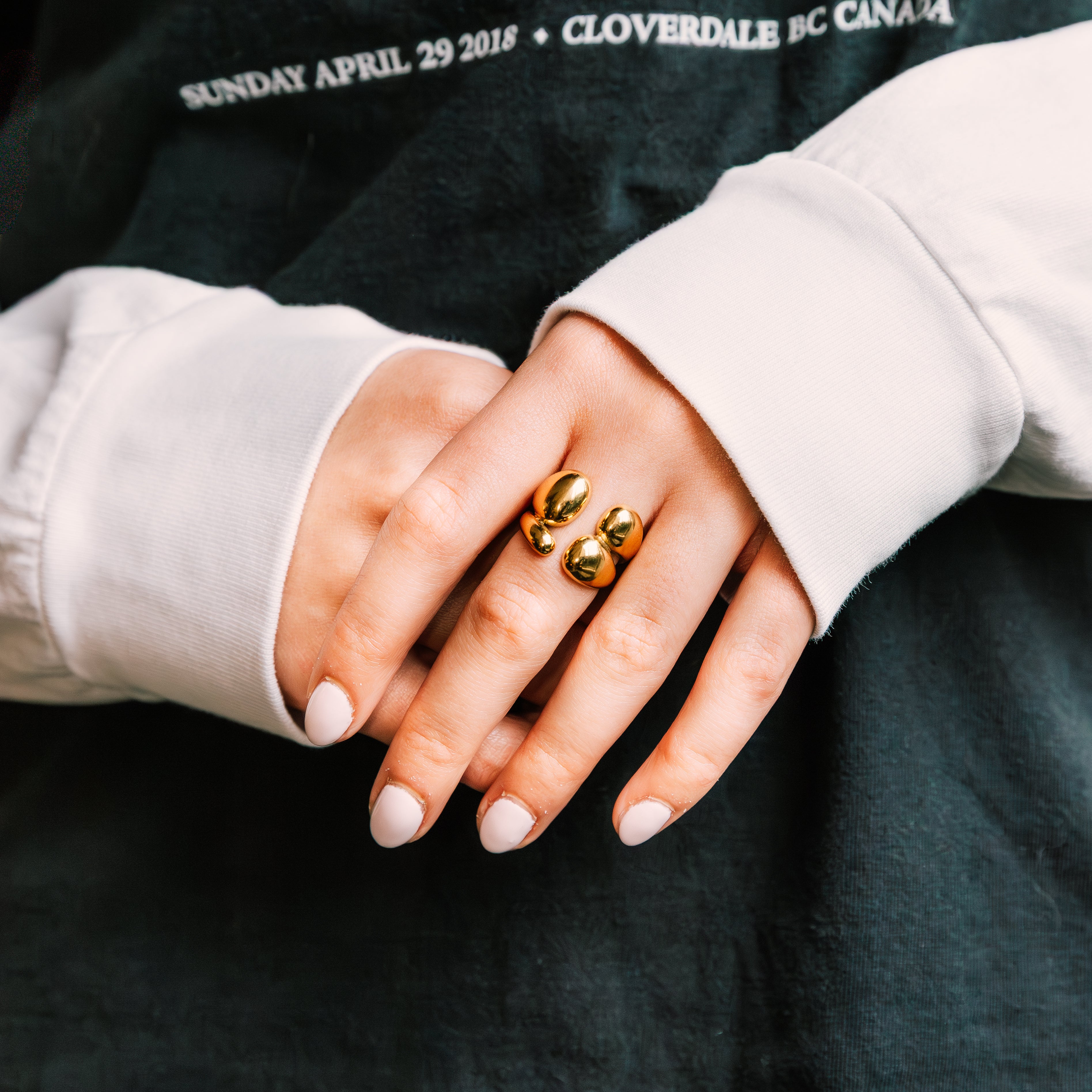 Orbe Muse Ring gold ring for women close-up