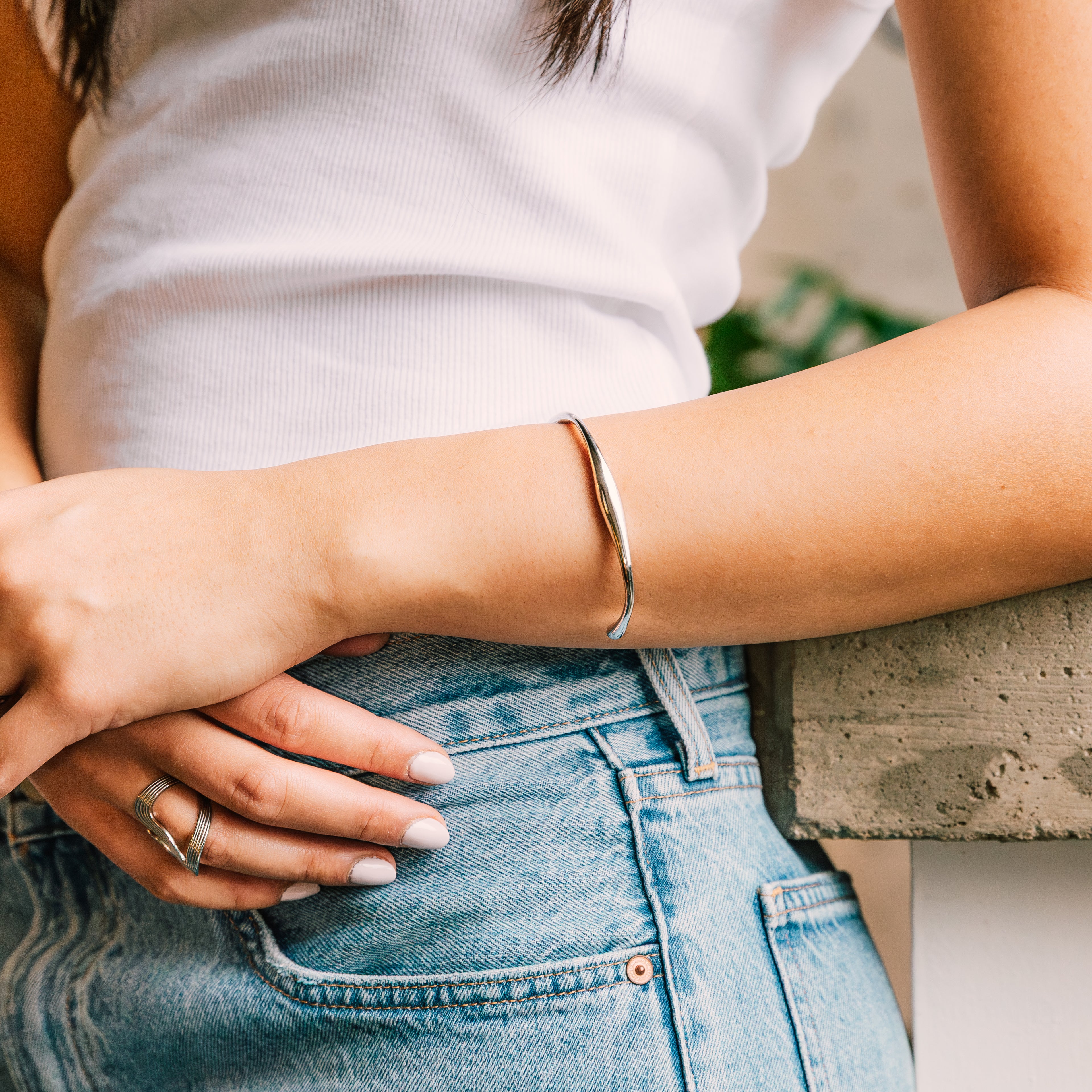 Cléo Bangle gold bracelet for women lifestyle view