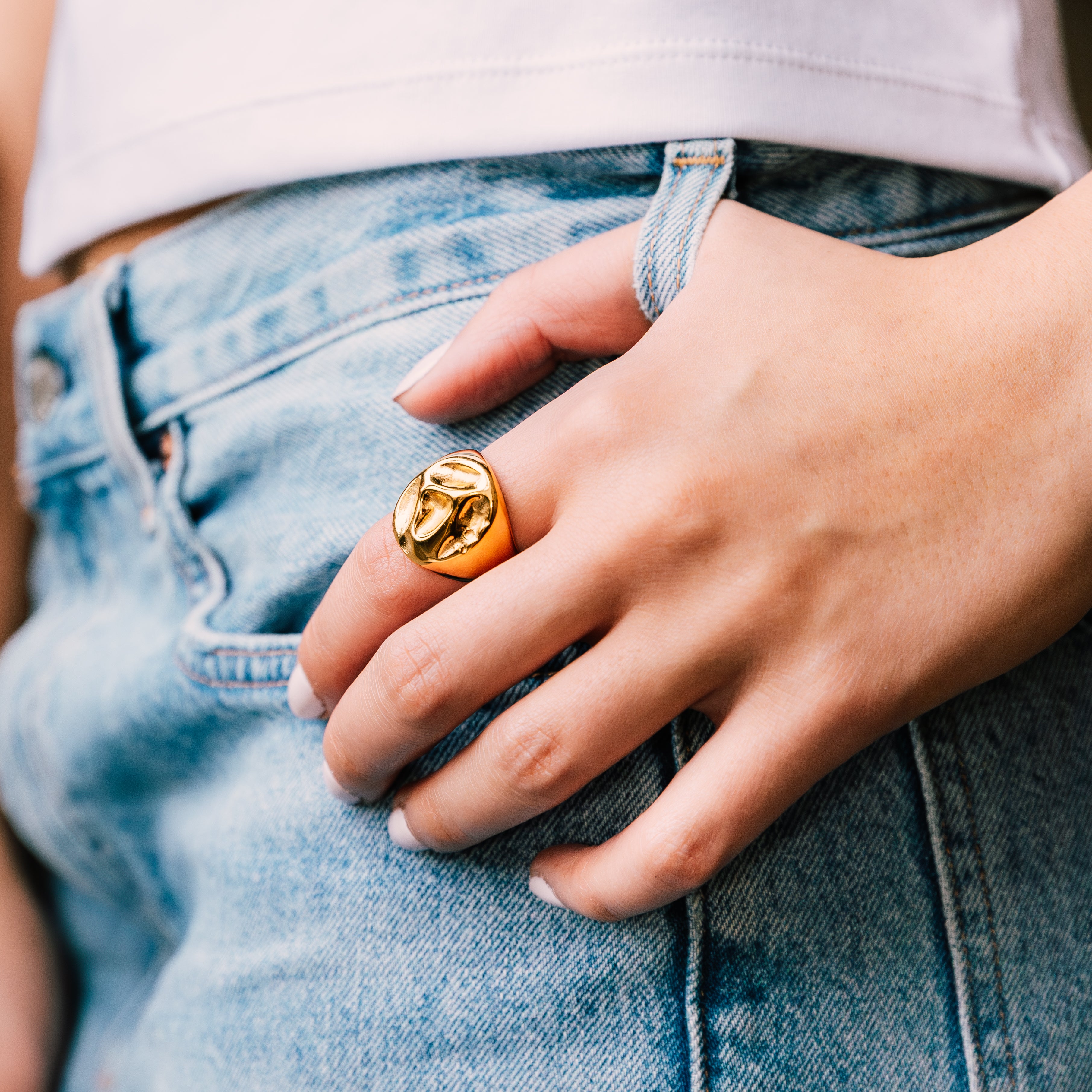 Ondée Ring gold ring for women close-up